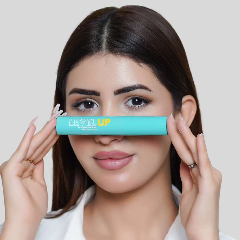 PIERRE CARDIN - Level Up Density & Lifting Mascara ماسكارا لتكثيف ورفع الرموش (الخضراء)